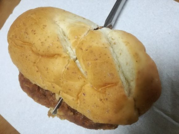 こだわりソースのキャベツメンチカツパン【ヤマザキ】