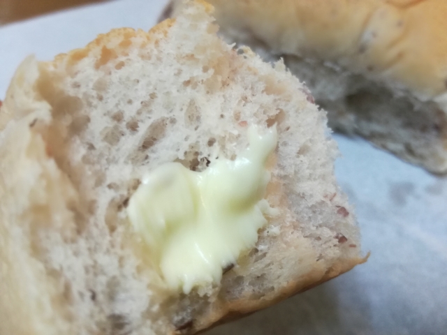 国産小麦のふわもちあずきバター【Pasco】
